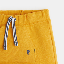 Short en molleton jaune...