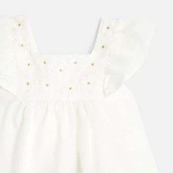فستان أنيق بصدر مزين بالزهور باللون الأبيض للفتيات الصغيرات