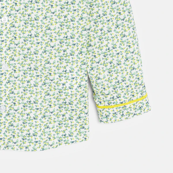 قميص بطبّعة، وربطة عنق بابيون، باللون الأخضر للأولاد