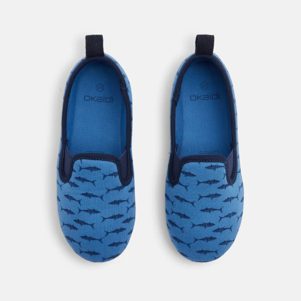 حذاء خفيف على شكل سمكة القرش بلون أزرق للأولاد