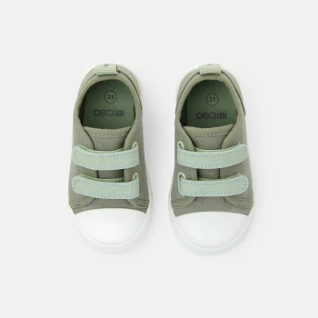 حذاء رياضي قماش بشريط لاصق باللون الأخضر للأولاد الصغار