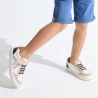 حذاء رياضي للأولاد باللون البيج منخفض الشارع