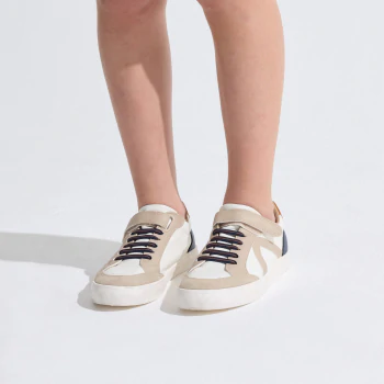 حذاء رياضي للأولاد باللون البيج منخفض الشارع