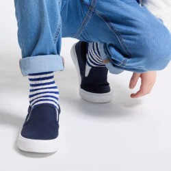 حذاء رياضي قماش سهل الإرتداء بدون رباط،، ونعل خفيف، باللون الأزرق الداكن للأولاد