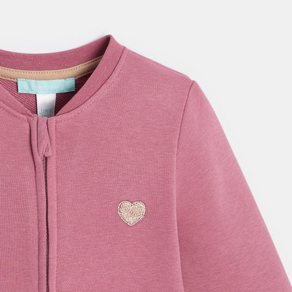 كنزة (سترة) من الميلتون، باللون الوردي، بسحّاب ورقعة مخيطة على شكل قلب وردي اللون للفتيات الرُضع