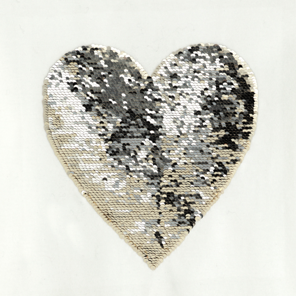 تيشيرت مع رسمة قلب مطرز بالترتر السحري باللون الأبيض للفتيات