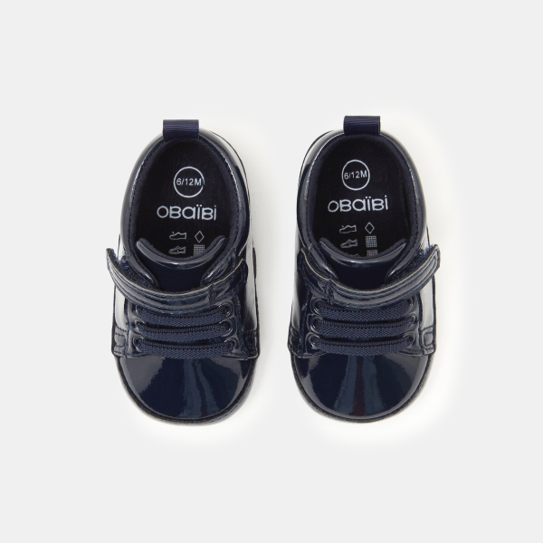 Baskets basses vernies bleu bébé fille