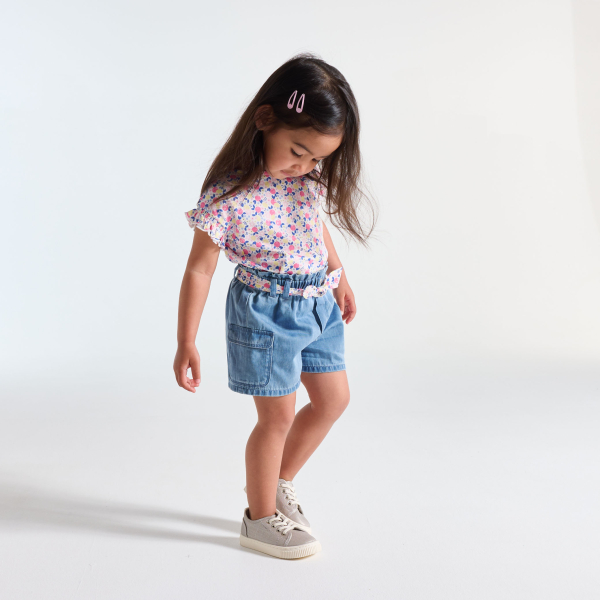Short cargo denim léger à ceinture fleurie bleu bébé fille