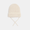 Bonnet en maille tricot côtelée beige bébé