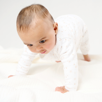 طقم من 3 قطع من القطن مزينة برسوم النجوم، باللون الأبيض للمواليد الذكور